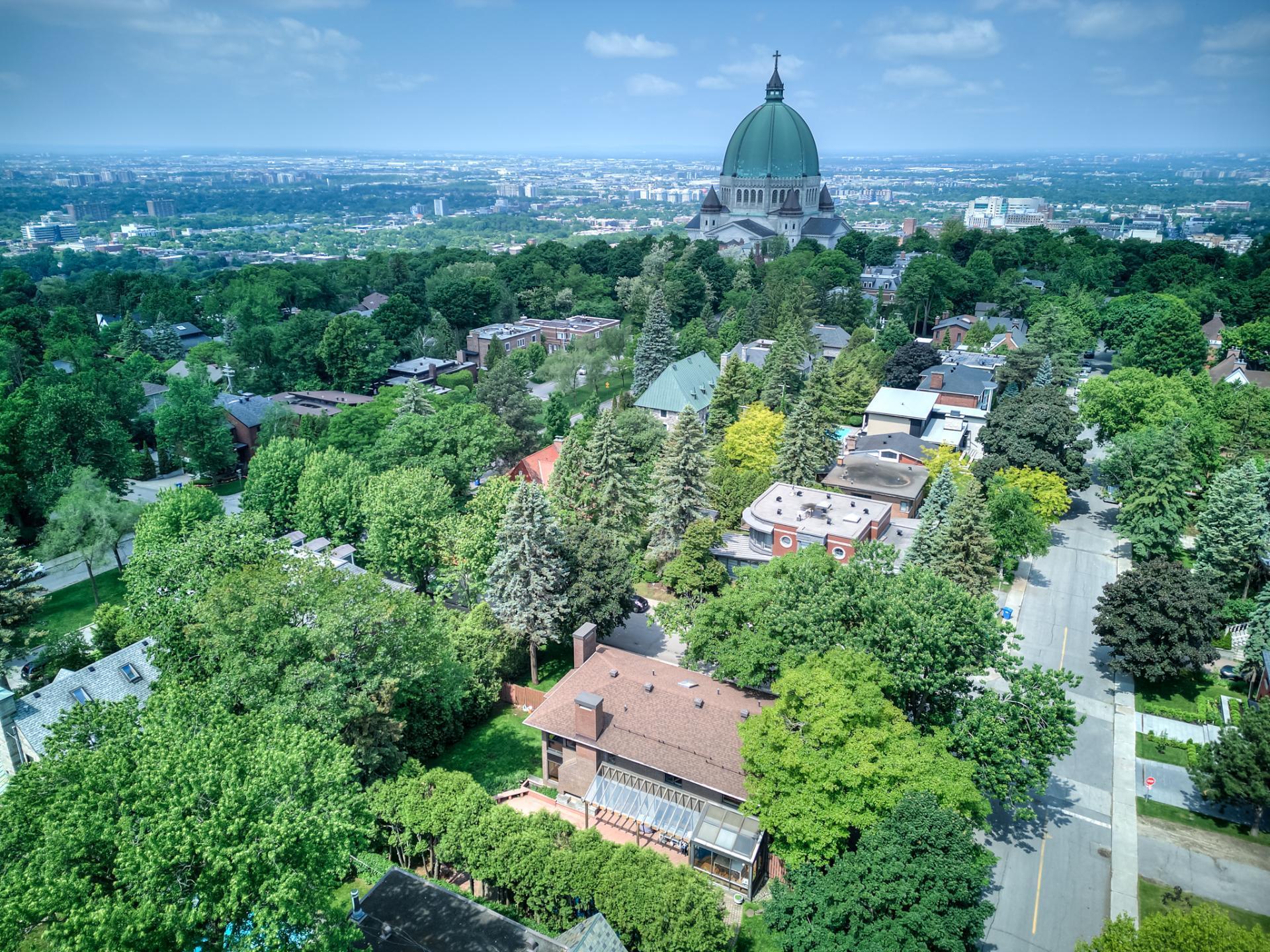









2


Av. Shorncliffe

,
Westmount,




QC
H3Y1A7

