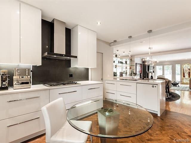 









2112

 - 2124


Rue Plessis

,
Montréal (Ville-Marie),




QC
H2L2Y3

