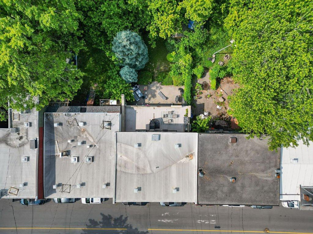 









2112

 - 2124


Rue Plessis

,
Montréal (Ville-Marie),




QC
H2L2Y3

