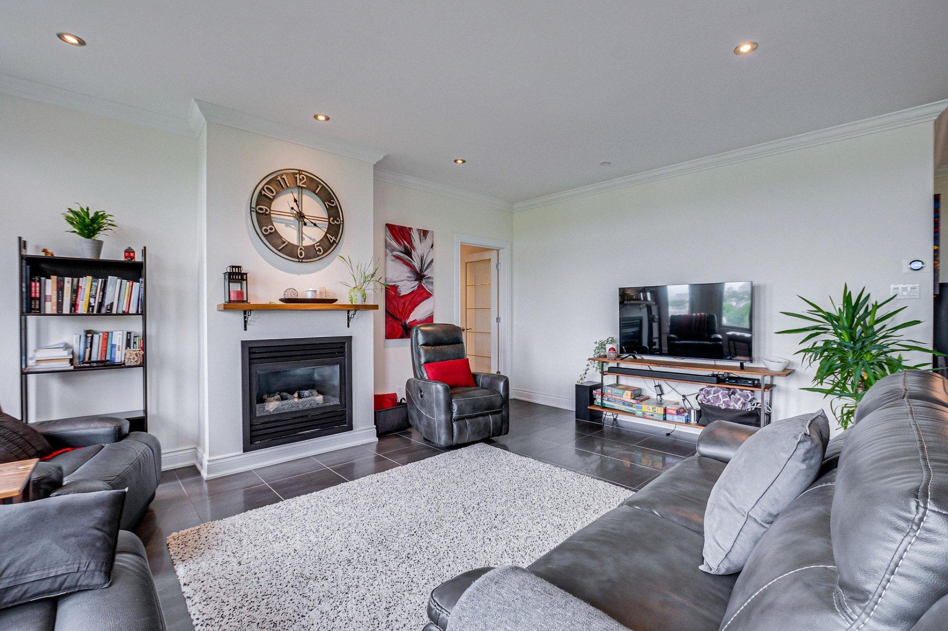 









224


Boul. Alexandre-Taché

, 605,
Gatineau (Hull),




QC
J9A0B8

