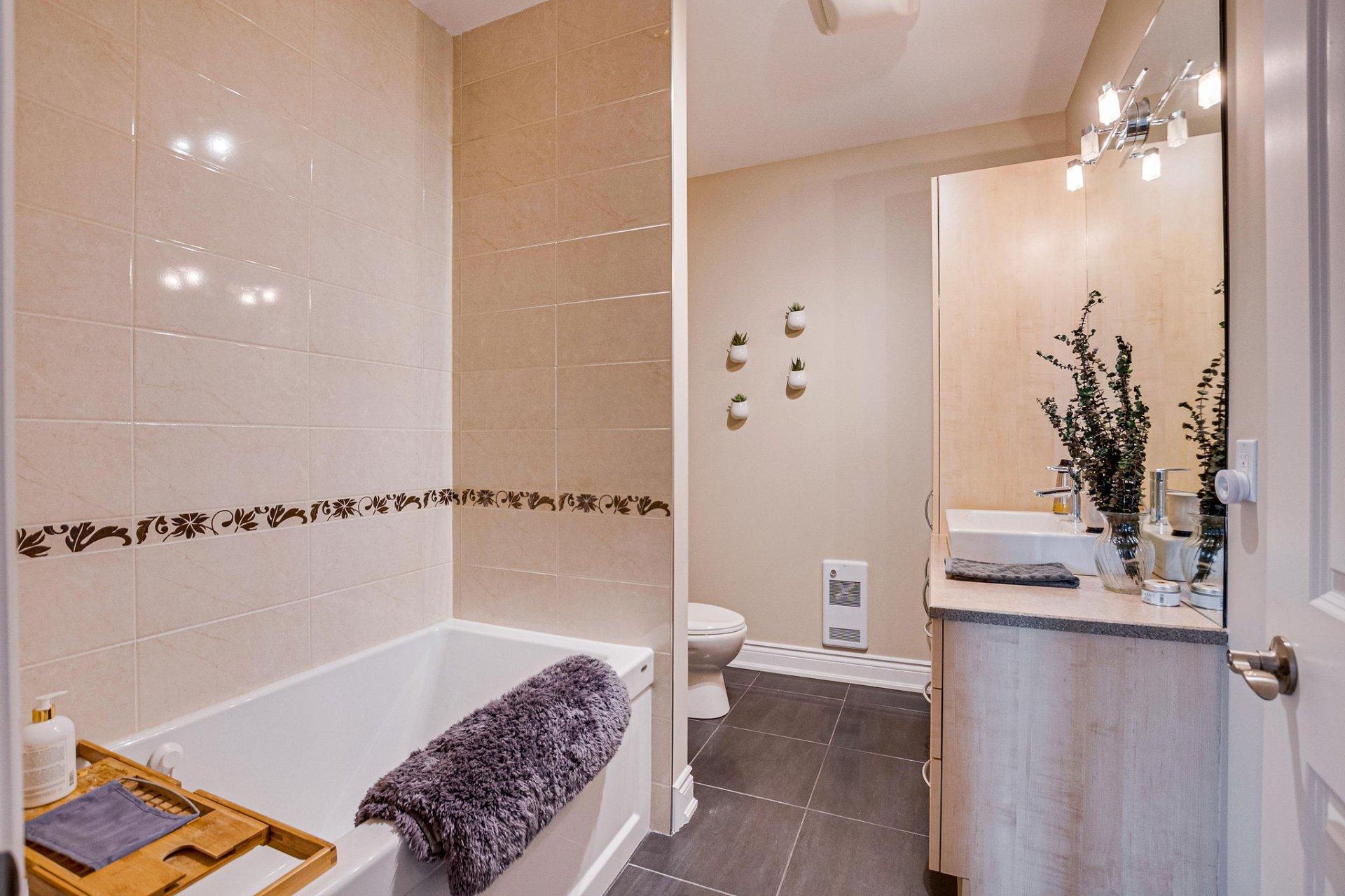 









224


Boul. Alexandre-Taché

, 605,
Gatineau (Hull),




QC
J9A0B8

