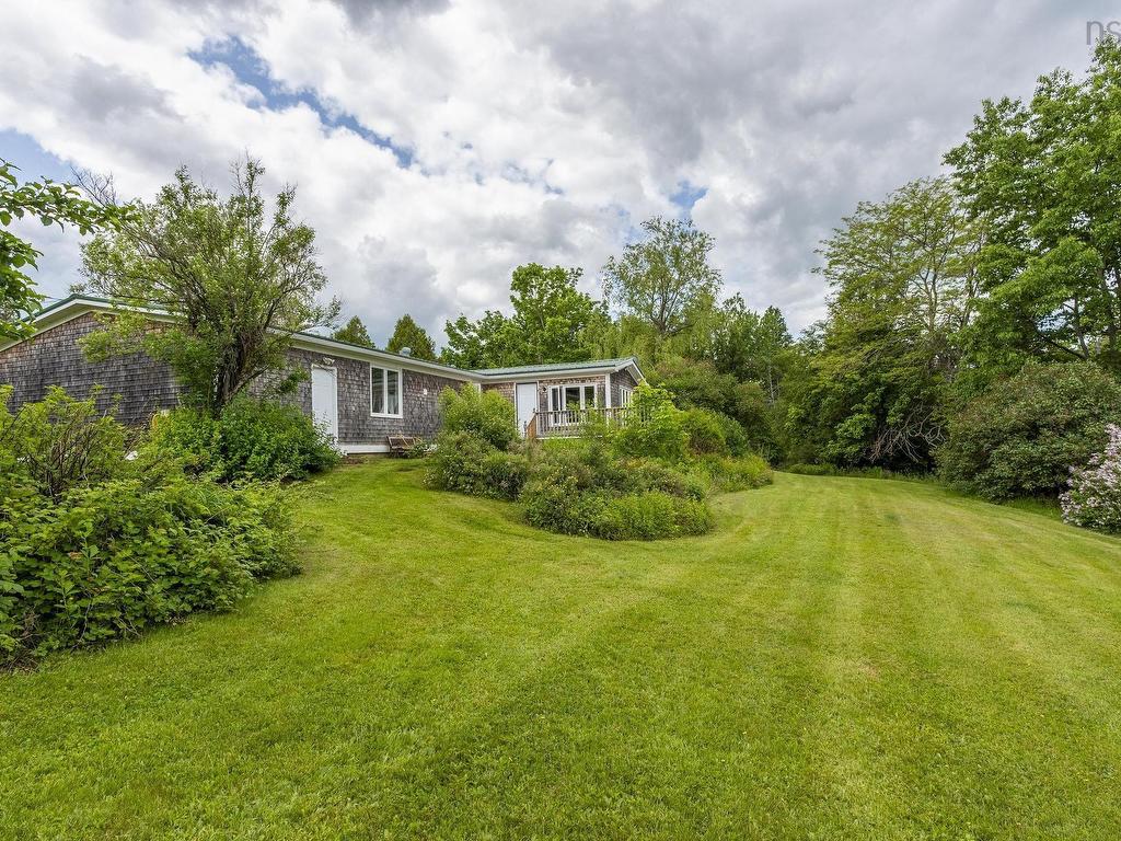 












1407 North Shore Rd

,
North Shore,




NS
B0K 1E0

