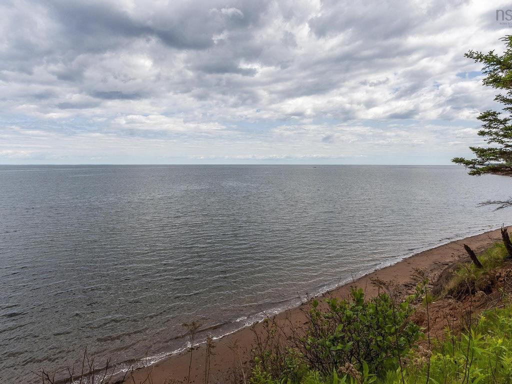 












1407 North Shore Rd

,
North Shore,




NS
B0K 1E0

