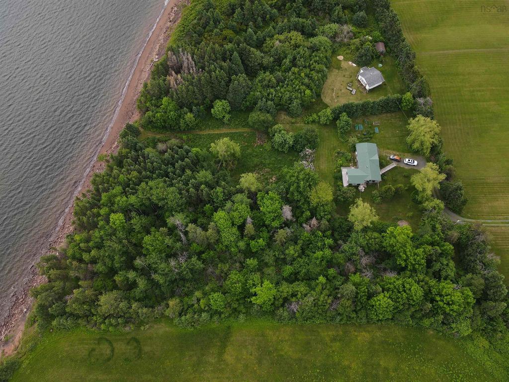 












1407 North Shore Rd

,
North Shore,




NS
B0K 1E0

