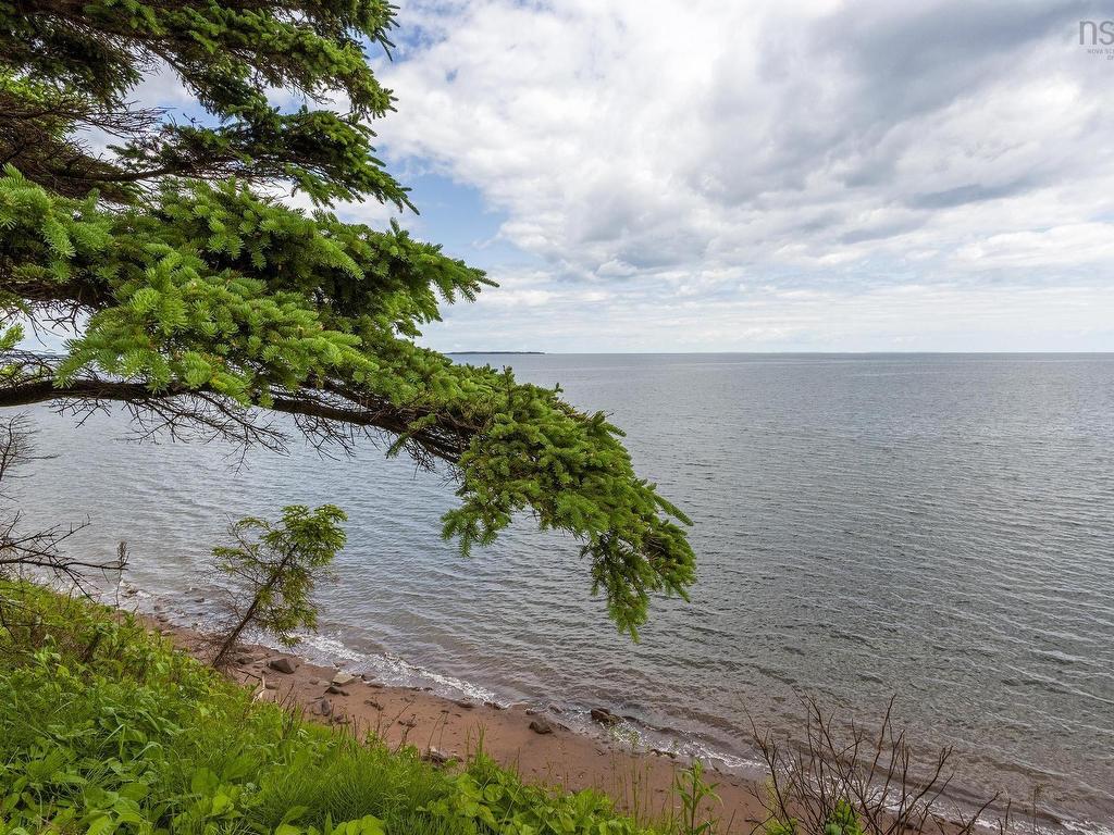 












1407 North Shore Rd

,
North Shore,




NS
B0K 1E0

