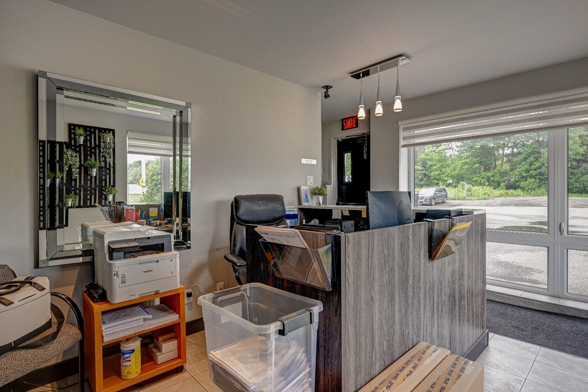 









2025


Boul. St-Antoine

,
Saint-Jérôme,




QC
J7Z7M1

