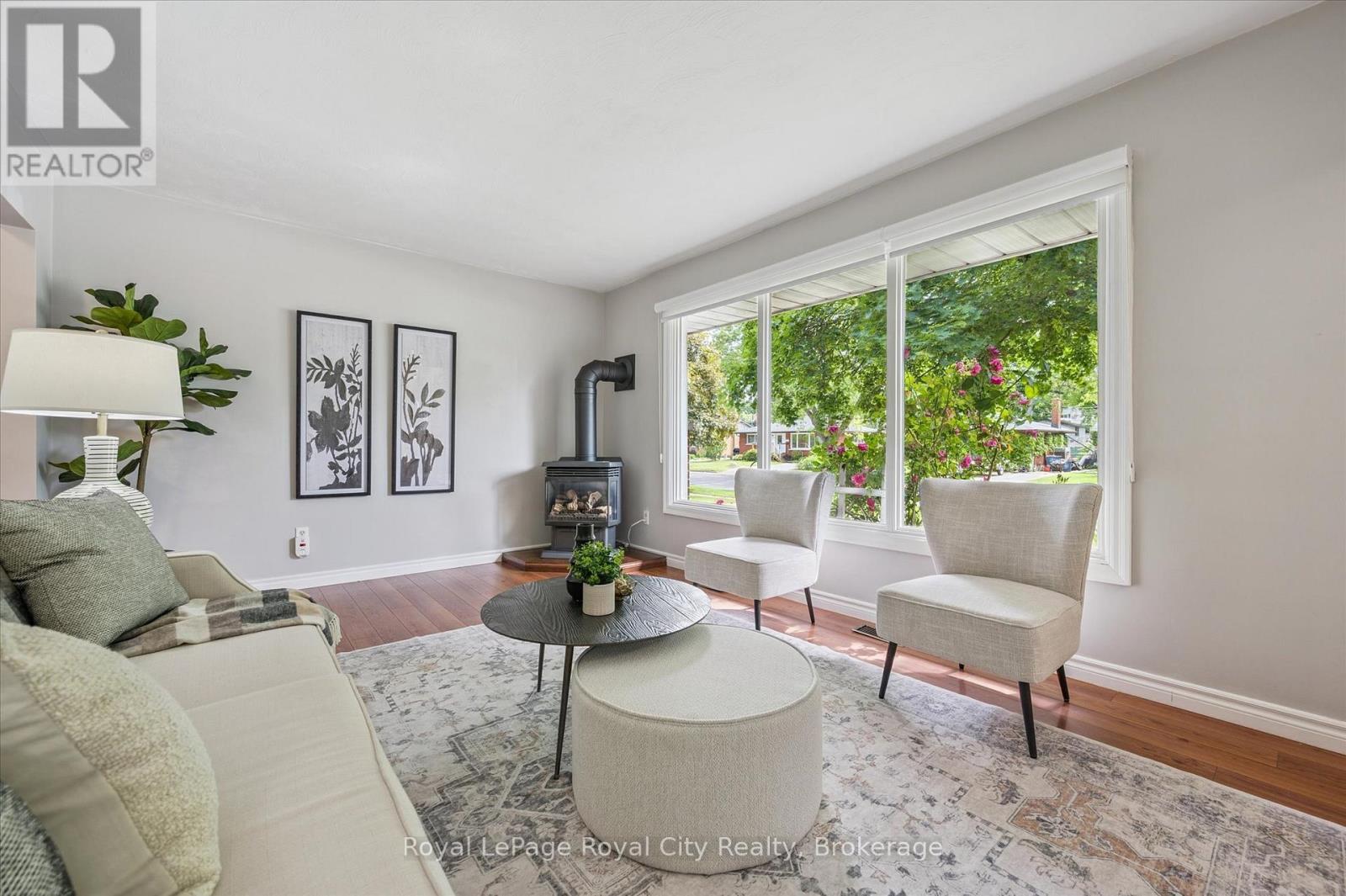 












190 WAVERLEY DRIVE

,
Guelph (Riverside Park),




Ontario
N1E1H4

