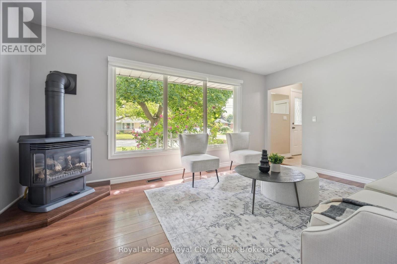 












190 WAVERLEY DRIVE

,
Guelph (Riverside Park),




Ontario
N1E1H4

