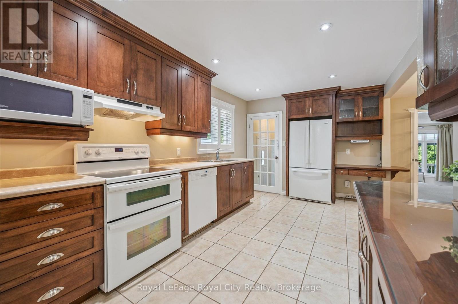 












190 WAVERLEY DRIVE

,
Guelph (Riverside Park),




Ontario
N1E1H4

