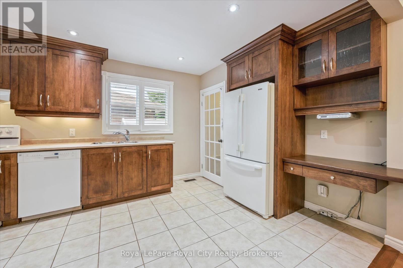 












190 WAVERLEY DRIVE

,
Guelph (Riverside Park),




Ontario
N1E1H4

