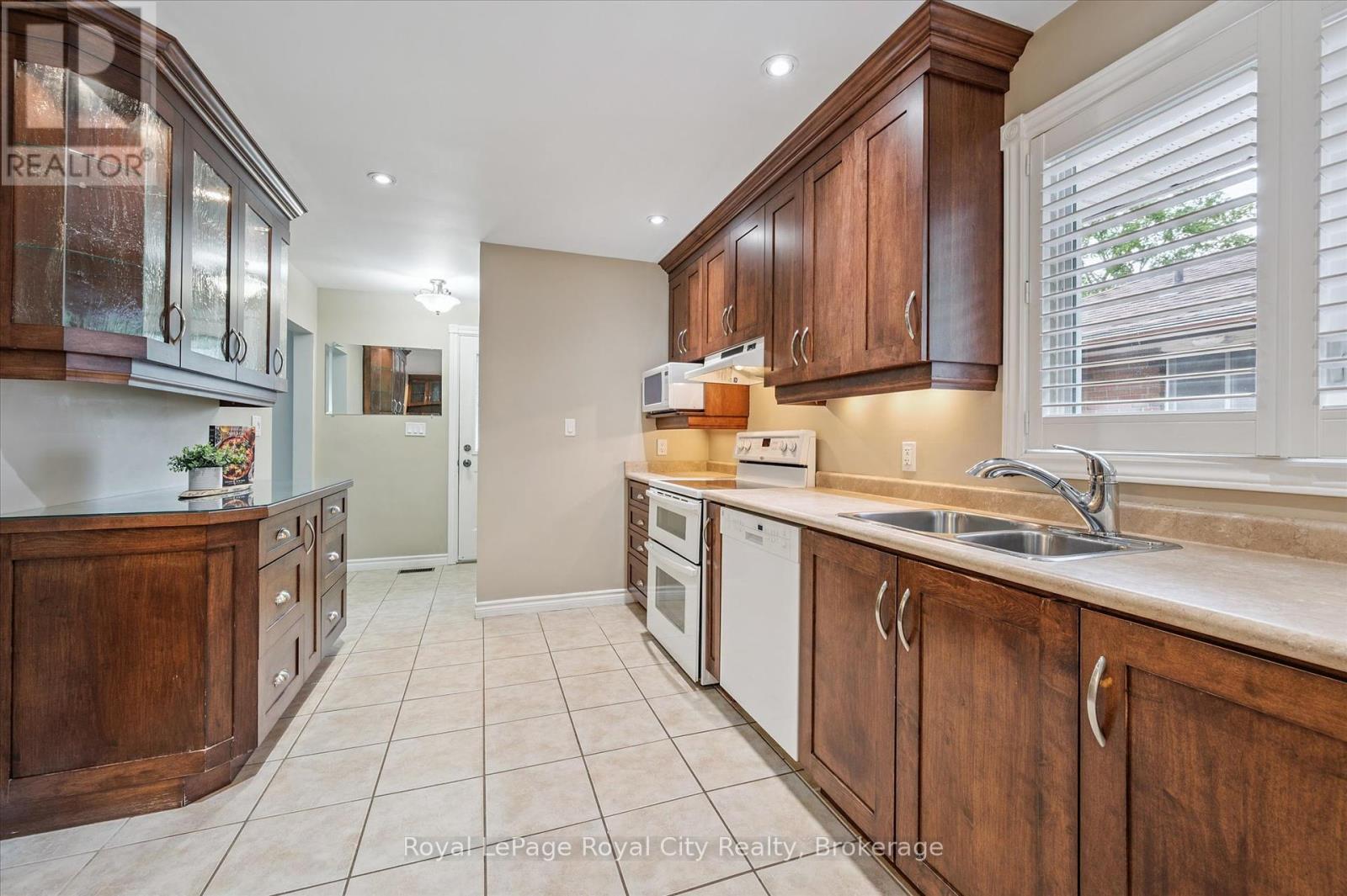 












190 WAVERLEY DRIVE

,
Guelph (Riverside Park),




Ontario
N1E1H4

