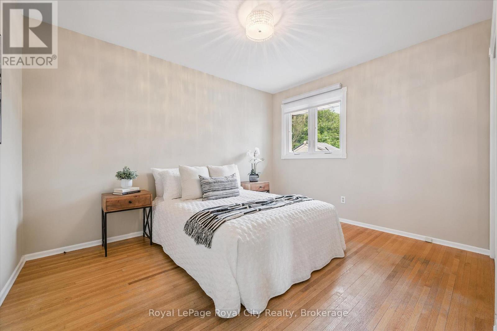 












190 WAVERLEY DRIVE

,
Guelph (Riverside Park),




Ontario
N1E1H4

