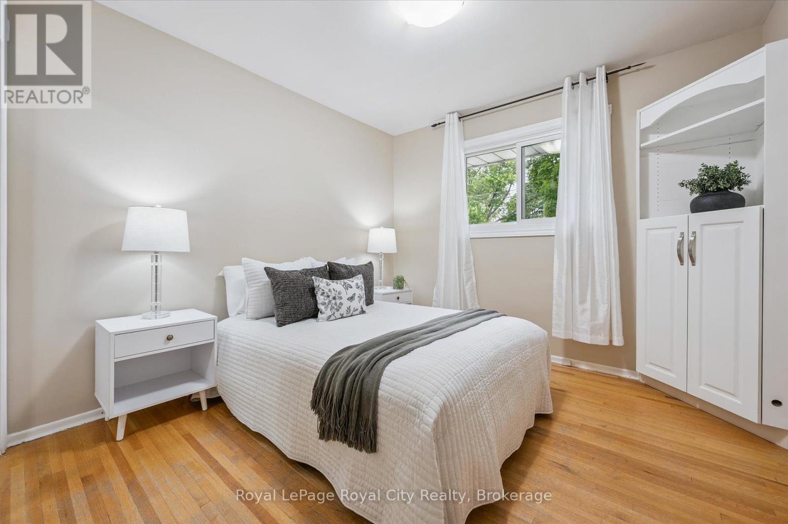












190 WAVERLEY DRIVE

,
Guelph (Riverside Park),




Ontario
N1E1H4

