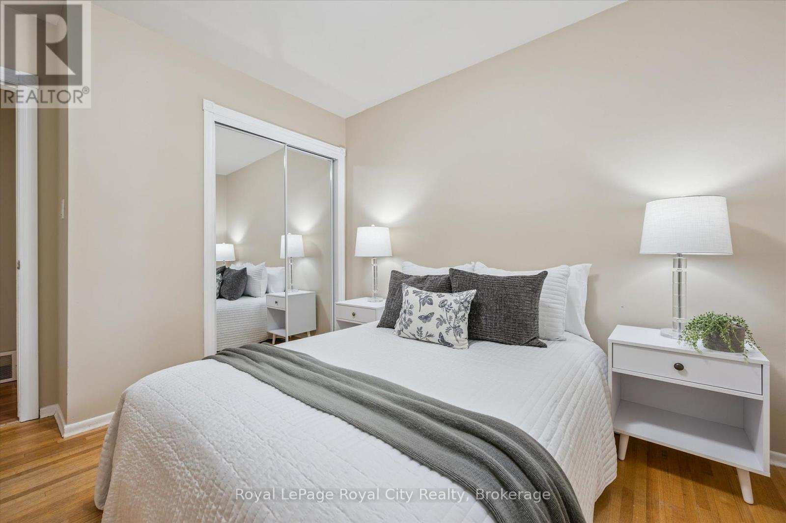 












190 WAVERLEY DRIVE

,
Guelph (Riverside Park),




Ontario
N1E1H4

