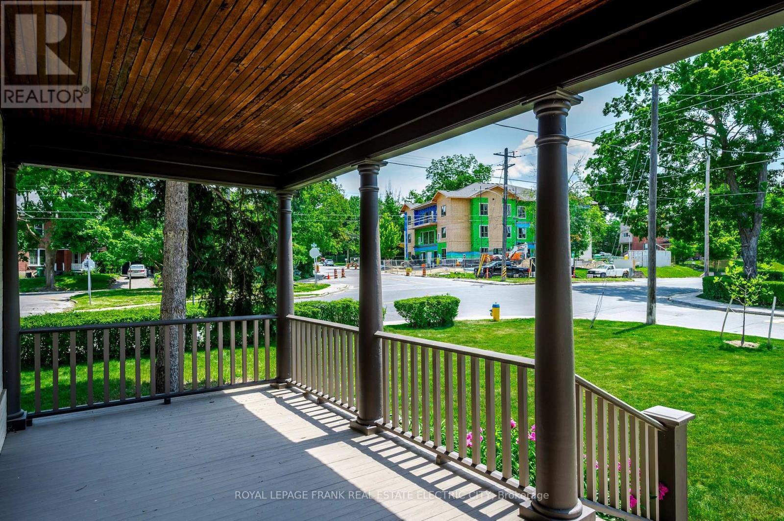 












452 HUNTER STREET W

,
Peterborough Central (Old West End),




Ontario
K9H2M8

