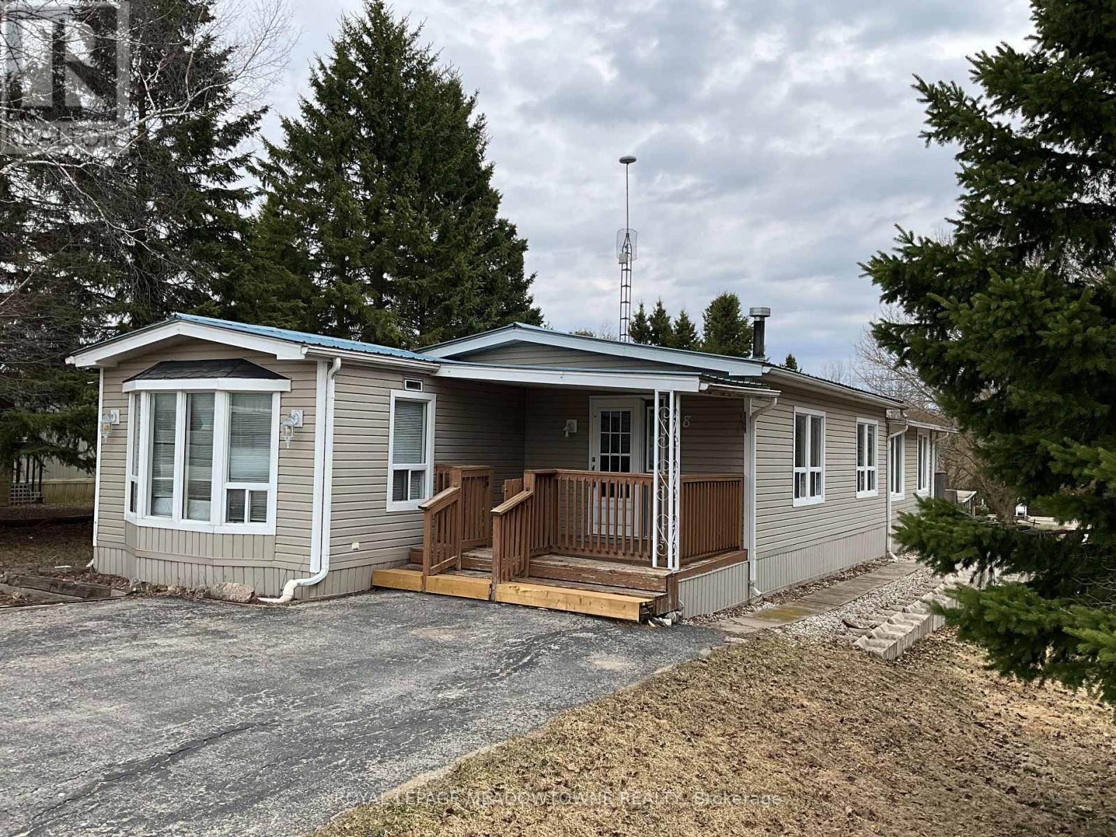 












8 GRAND  VISTA DRIVE

,
Wellington North,




Ontario
N0G2L0


