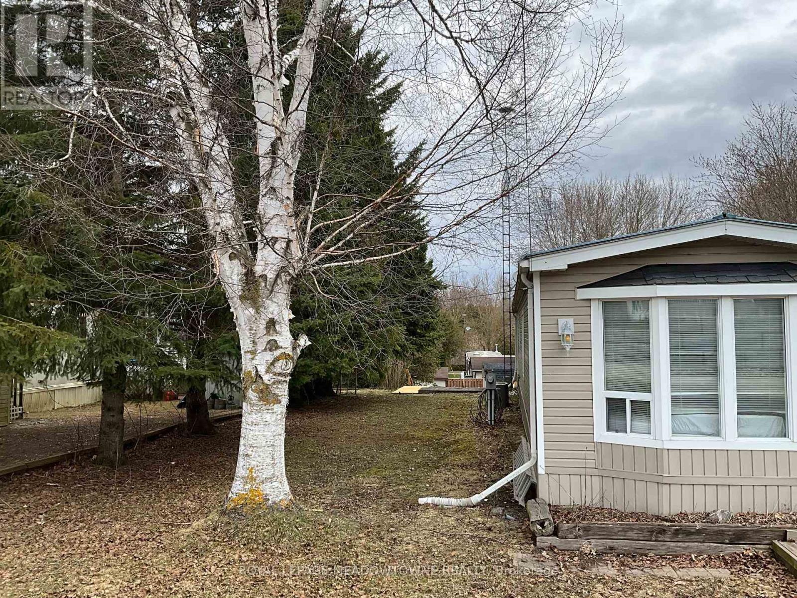 












8 GRAND  VISTA DRIVE

,
Wellington North,




Ontario
N0G2L0


