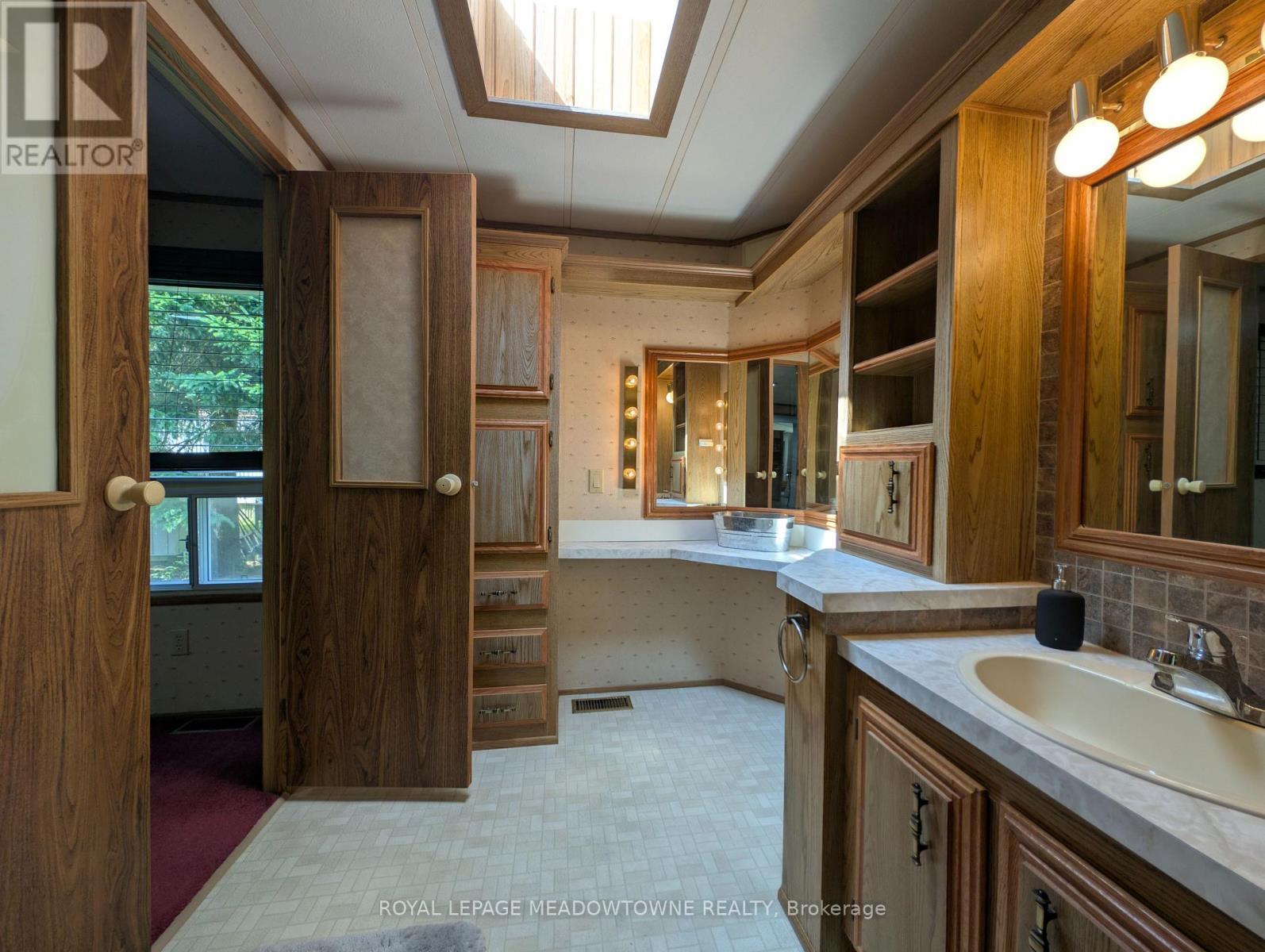 












8 GRAND  VISTA DRIVE

,
Wellington North,




Ontario
N0G2L0

