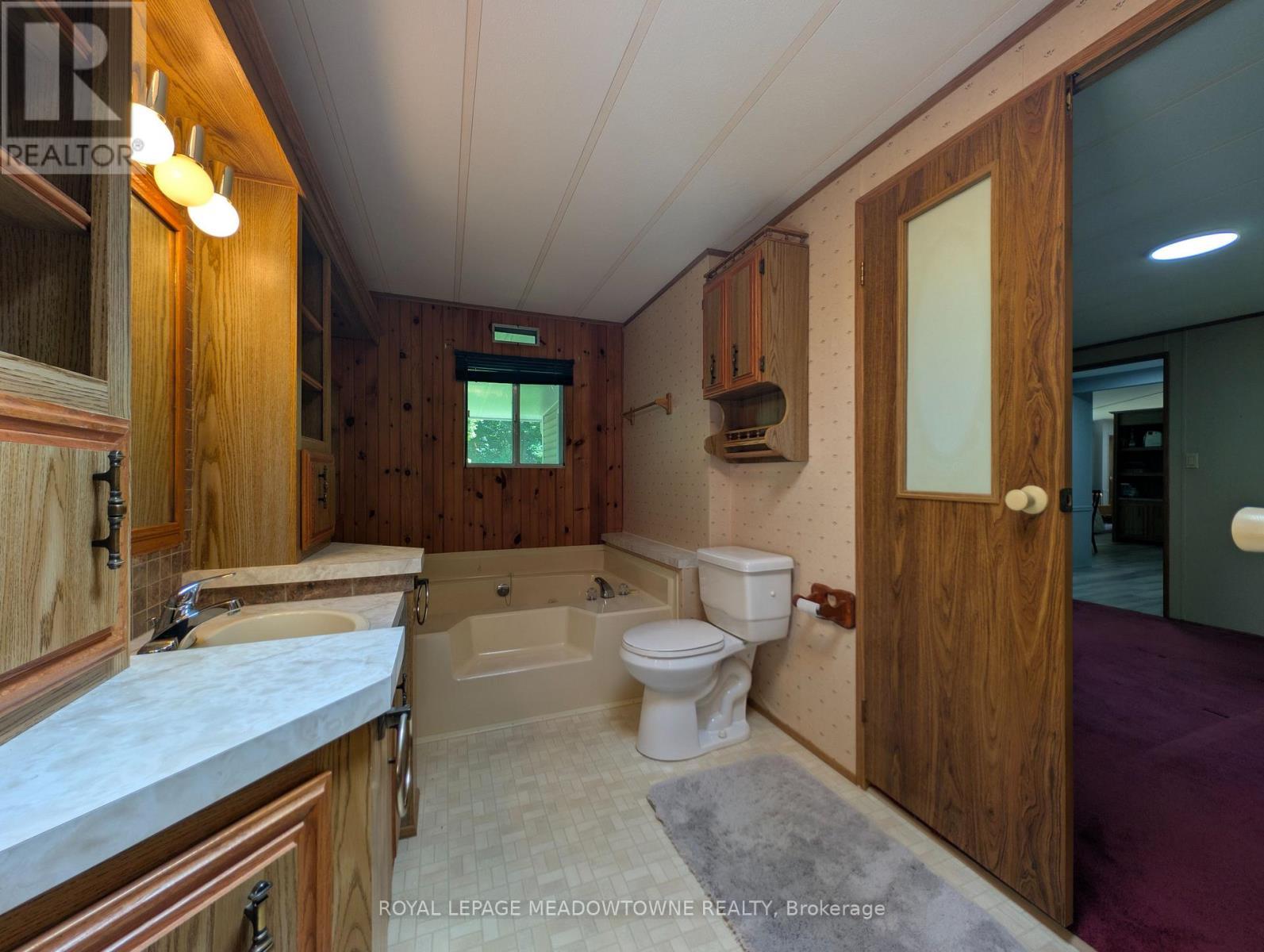 












8 GRAND  VISTA DRIVE

,
Wellington North,




Ontario
N0G2L0

