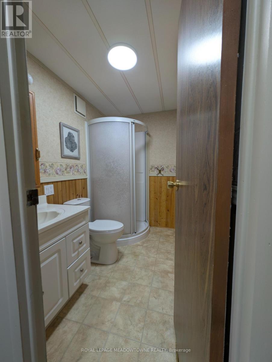 












8 GRAND  VISTA DRIVE

,
Wellington North,




Ontario
N0G2L0

