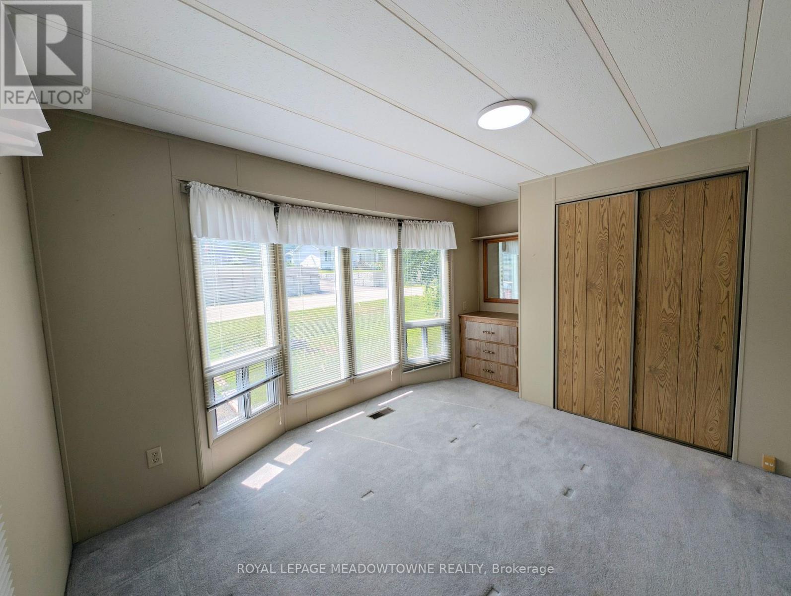 












8 GRAND  VISTA DRIVE

,
Wellington North,




Ontario
N0G2L0

