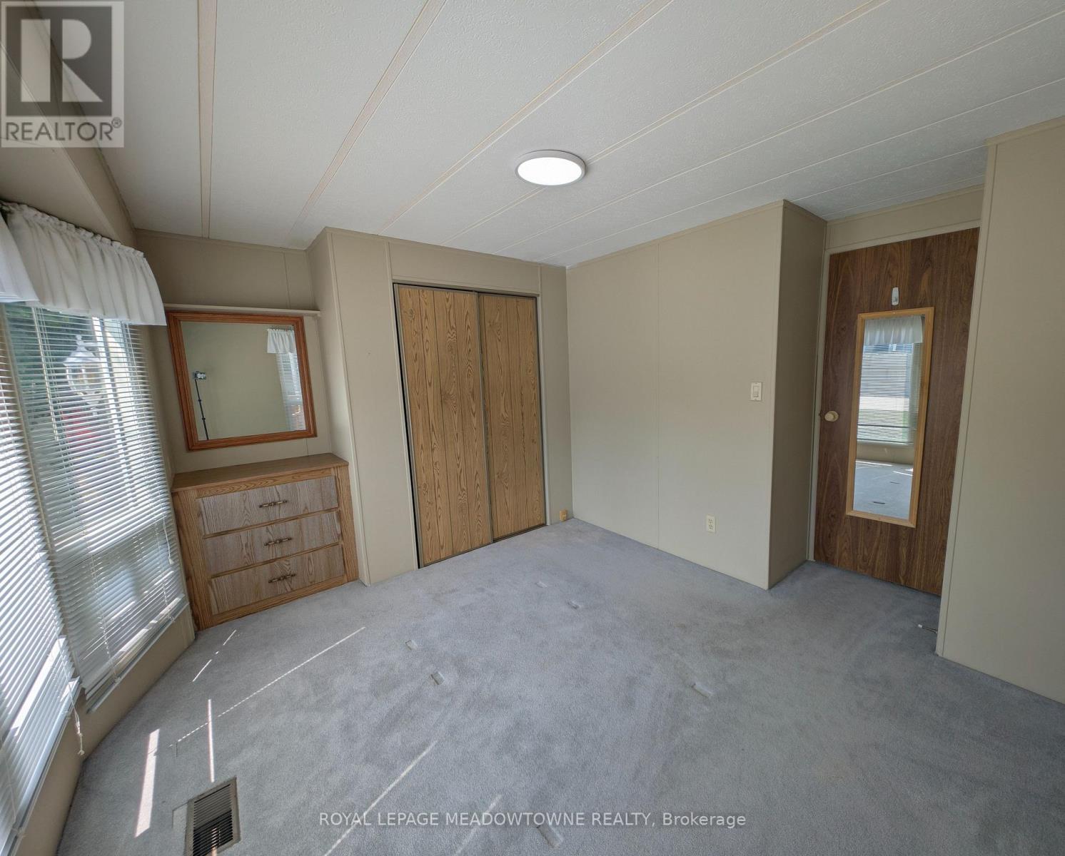 












8 GRAND  VISTA DRIVE

,
Wellington North,




Ontario
N0G2L0

