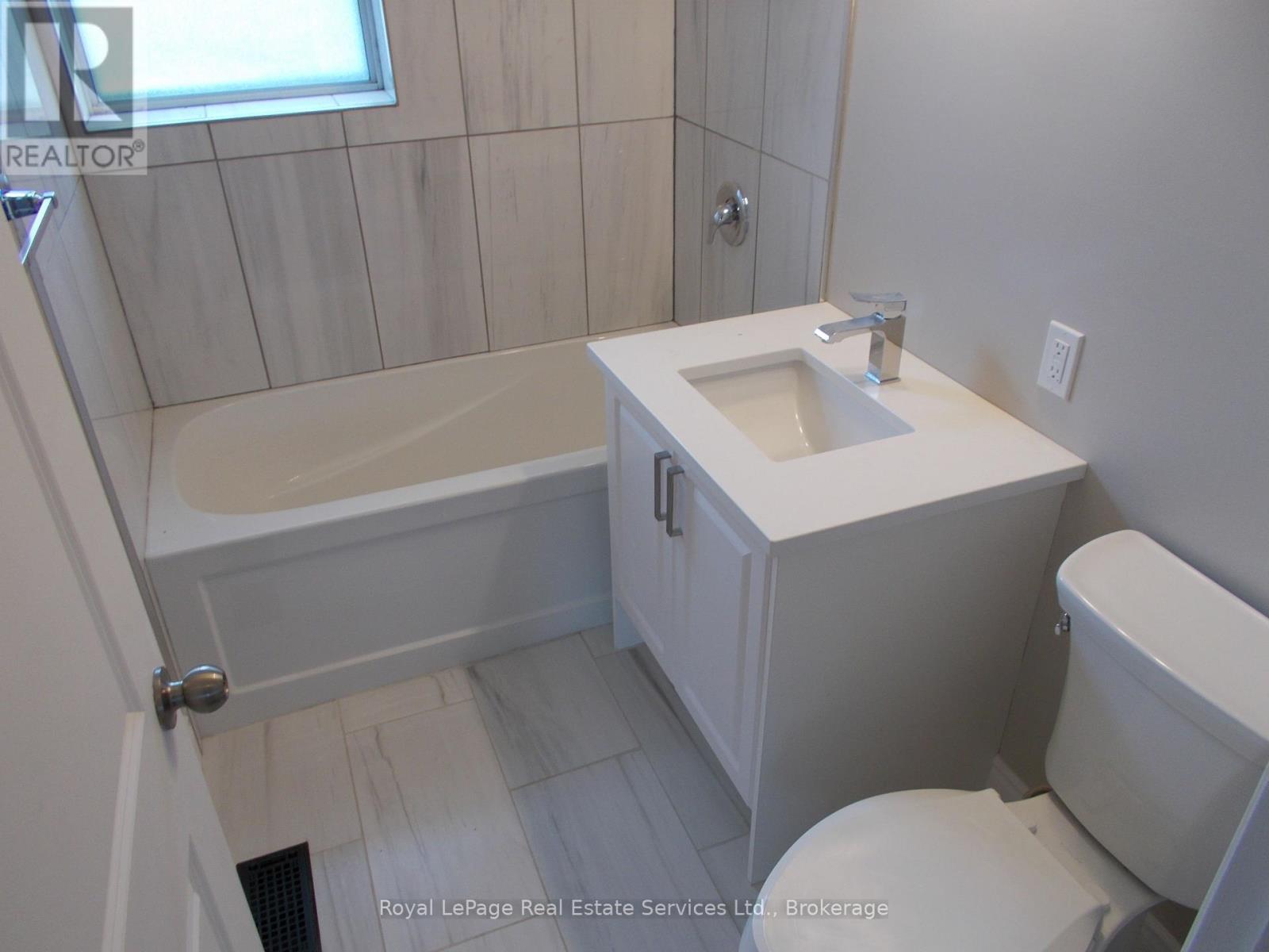 












284 MORDEN ROAD

,
Oakville (WO West),




Ontario
L6K2S5


