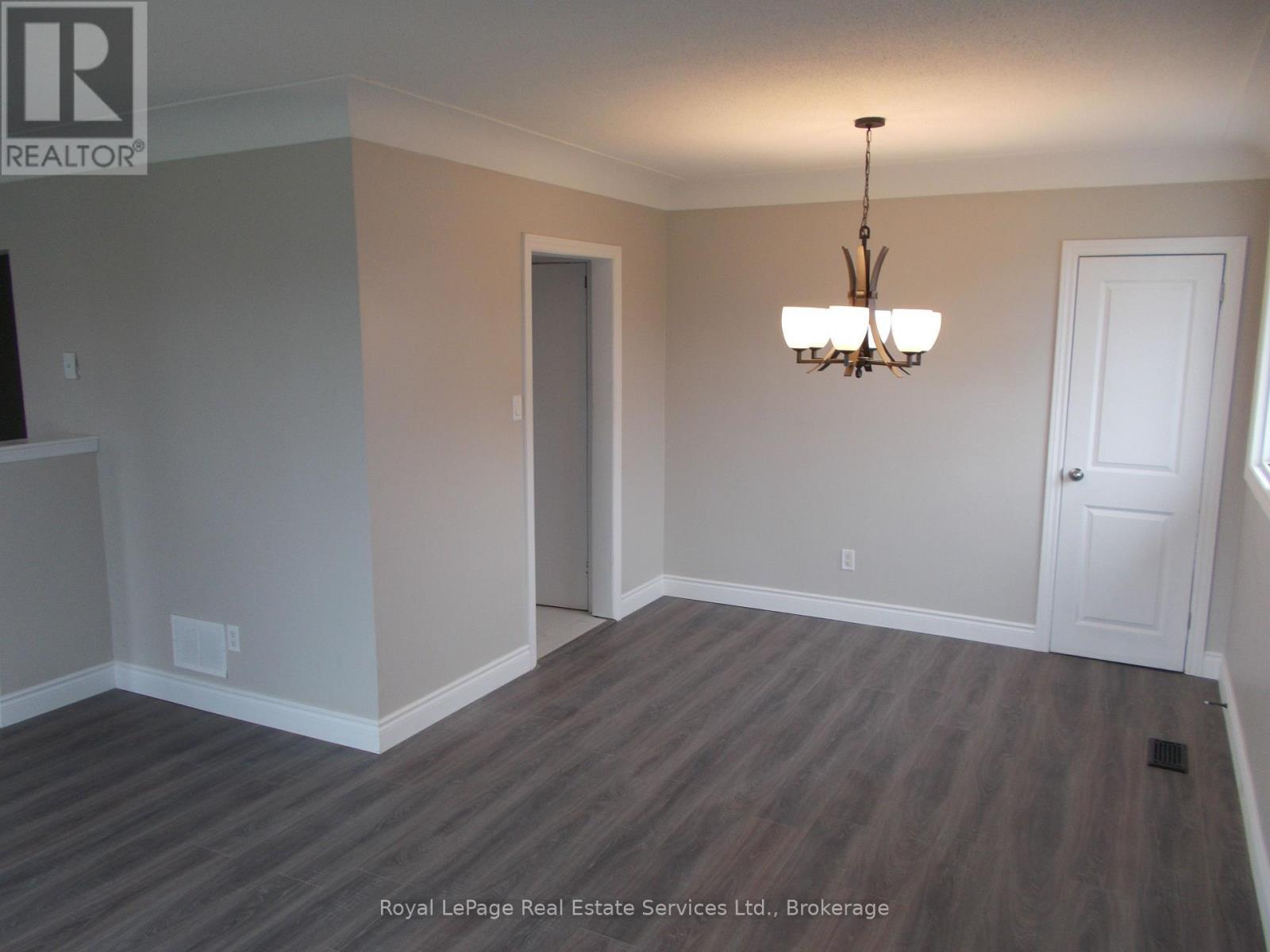 












284 MORDEN ROAD

,
Oakville (WO West),




Ontario
L6K2S5

