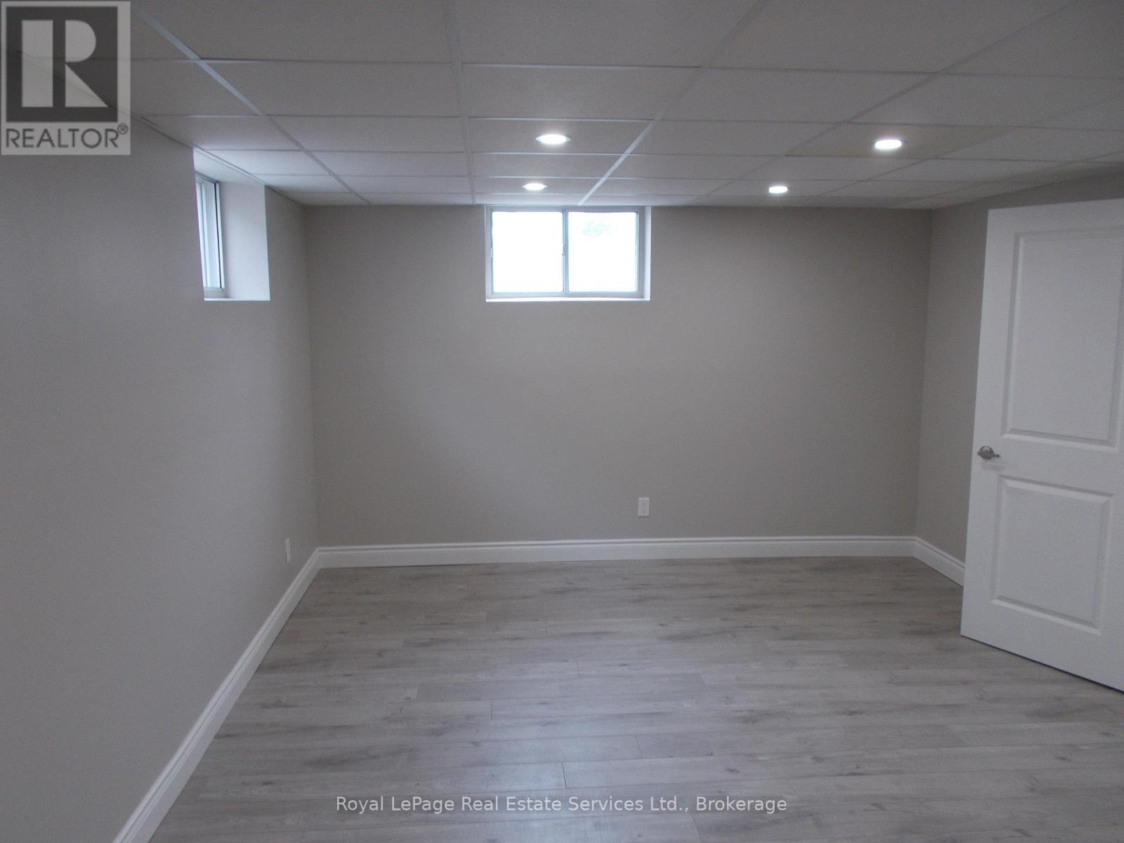 












284 MORDEN ROAD

,
Oakville (WO West),




Ontario
L6K2S5

