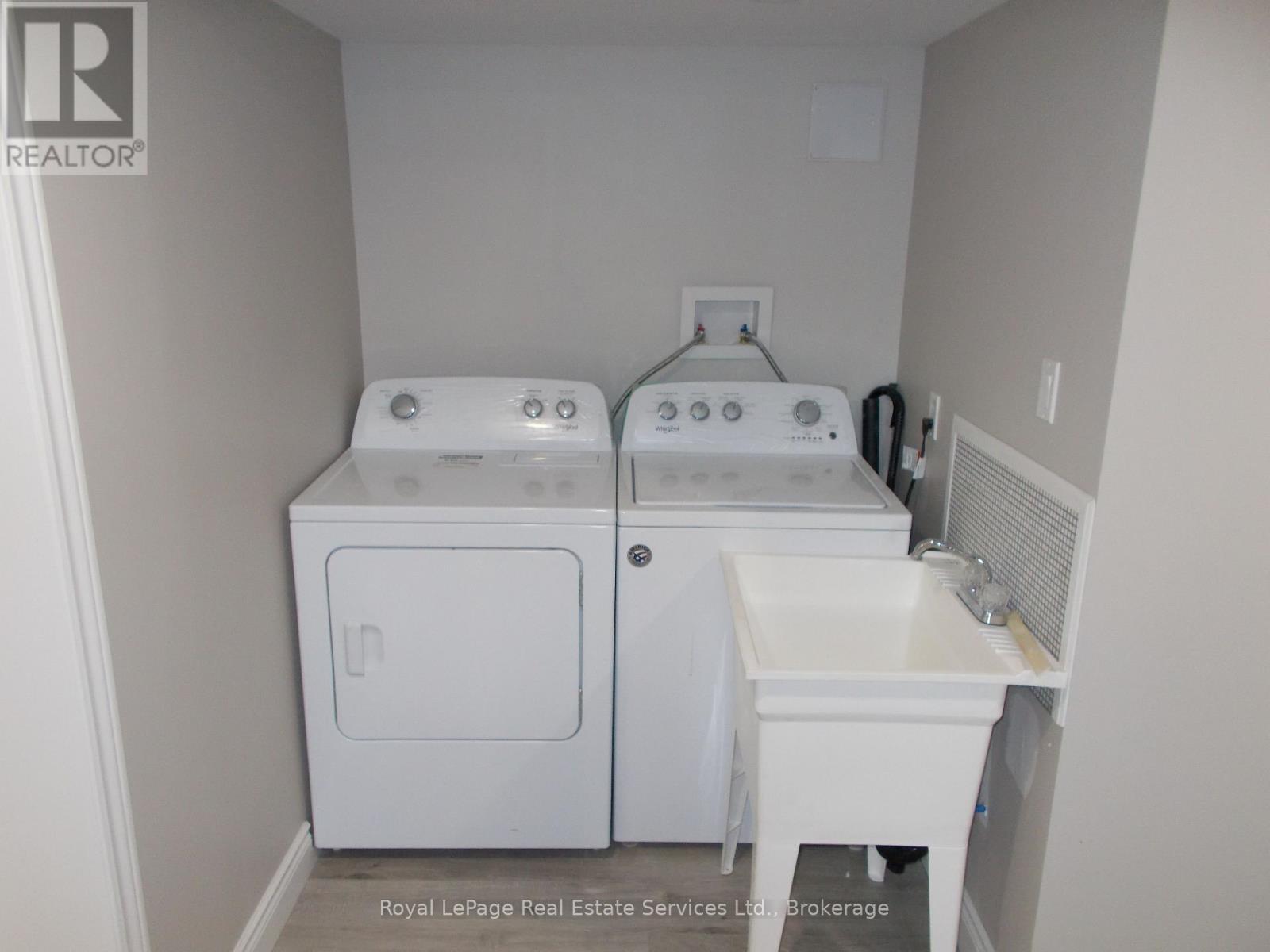 












284 MORDEN ROAD

,
Oakville (WO West),




Ontario
L6K2S5

