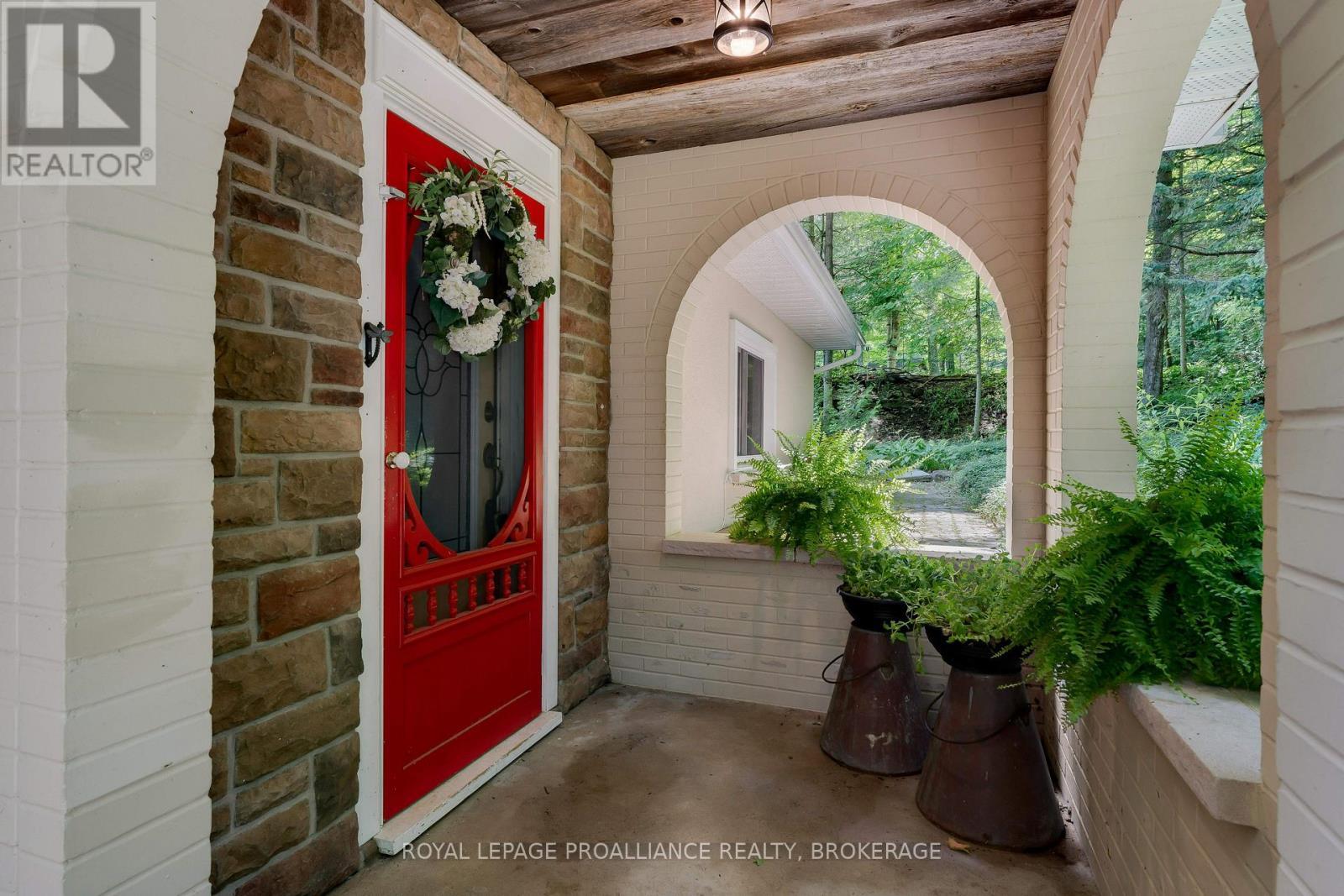 












4268 MELODY LODGE LANE

,
Frontenac (Frontenac South),




Ontario
K0H2N0

