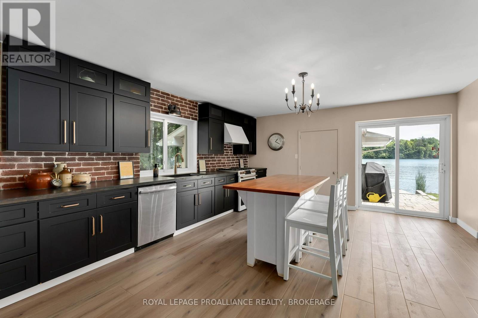 












4268 MELODY LODGE LANE

,
Frontenac (Frontenac South),




Ontario
K0H2N0

