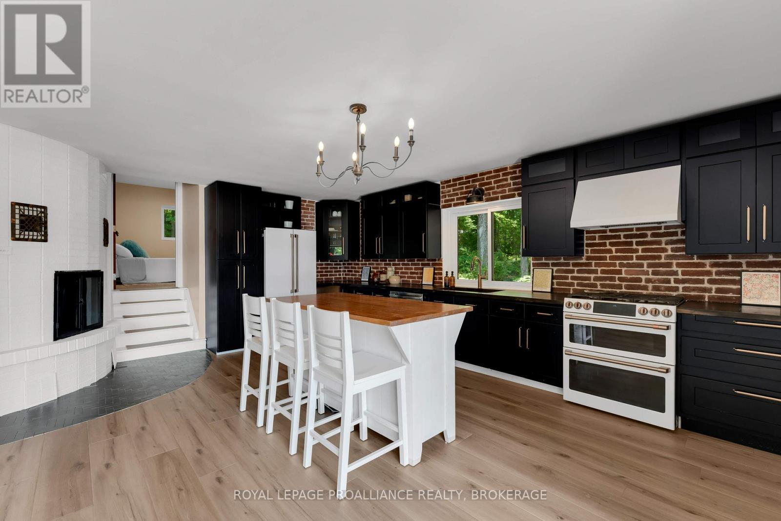 












4268 MELODY LODGE LANE

,
Frontenac (Frontenac South),




Ontario
K0H2N0

