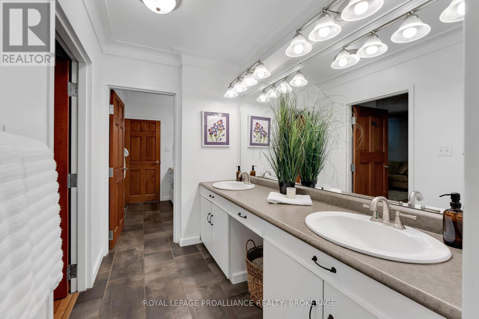 












4268 MELODY LODGE LANE

,
Frontenac (Frontenac South),




Ontario
K0H2N0

