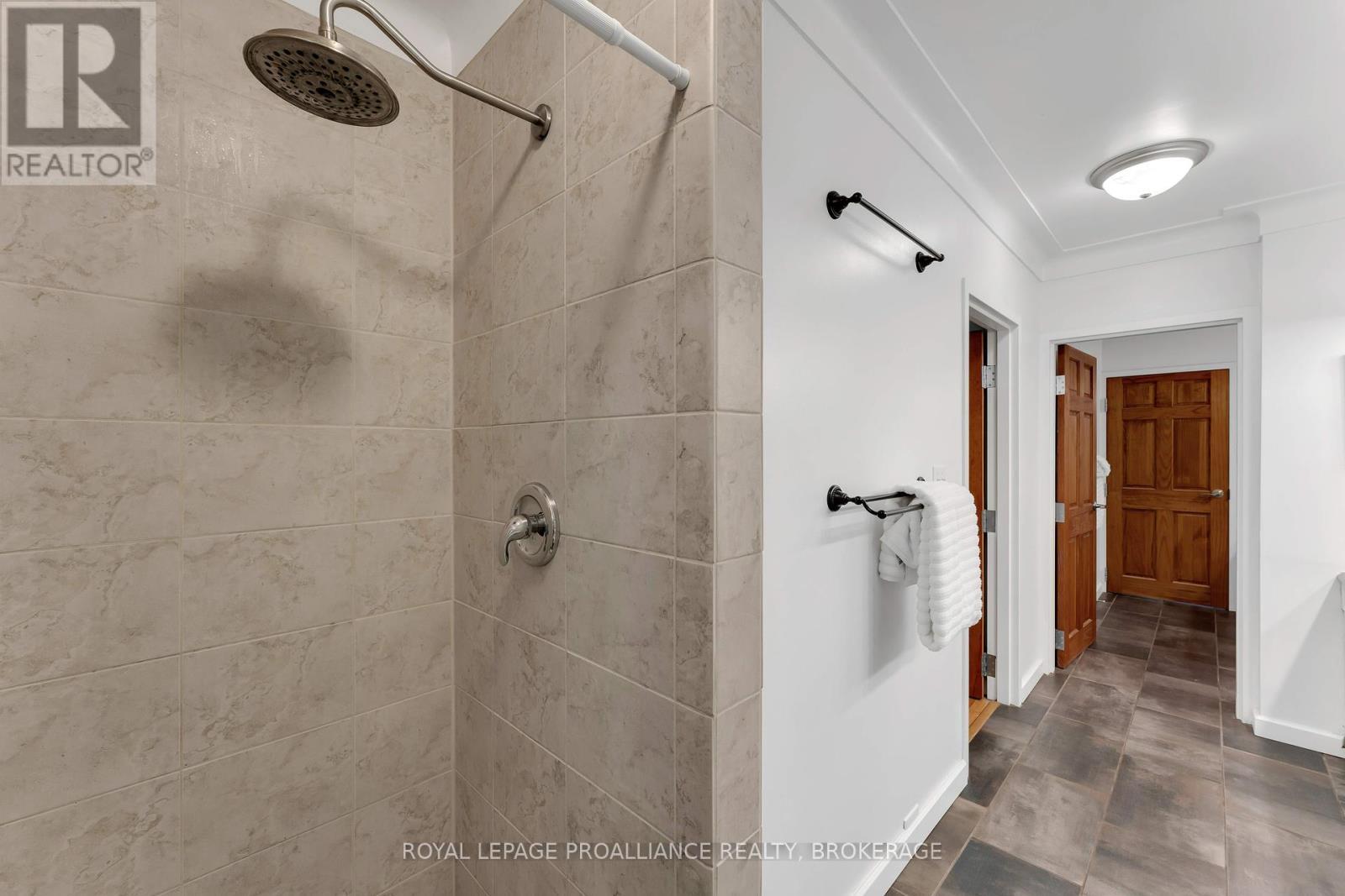 












4268 MELODY LODGE LANE

,
Frontenac (Frontenac South),




Ontario
K0H2N0


