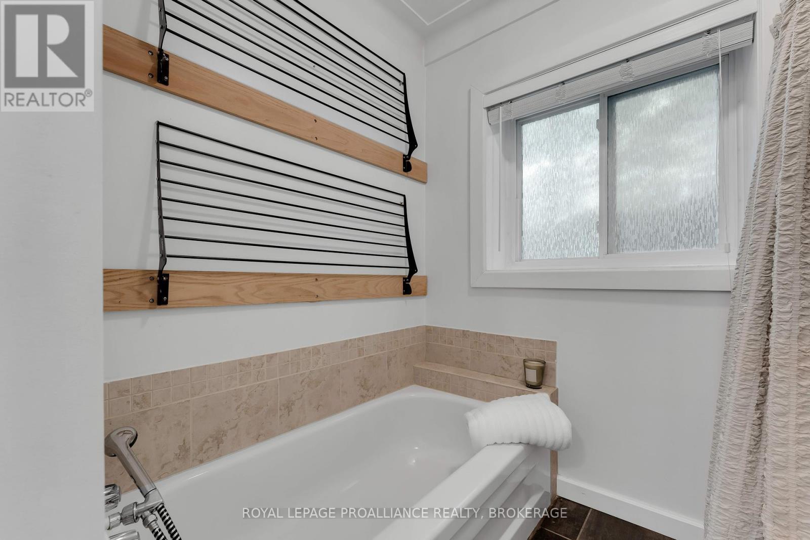 












4268 MELODY LODGE LANE

,
Frontenac (Frontenac South),




Ontario
K0H2N0

