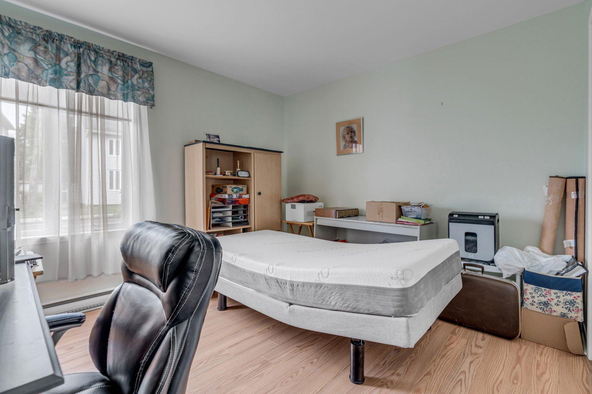 









234


Rue Commerciale

, 102,
Saint-Henri,




QC
G0R3E0

