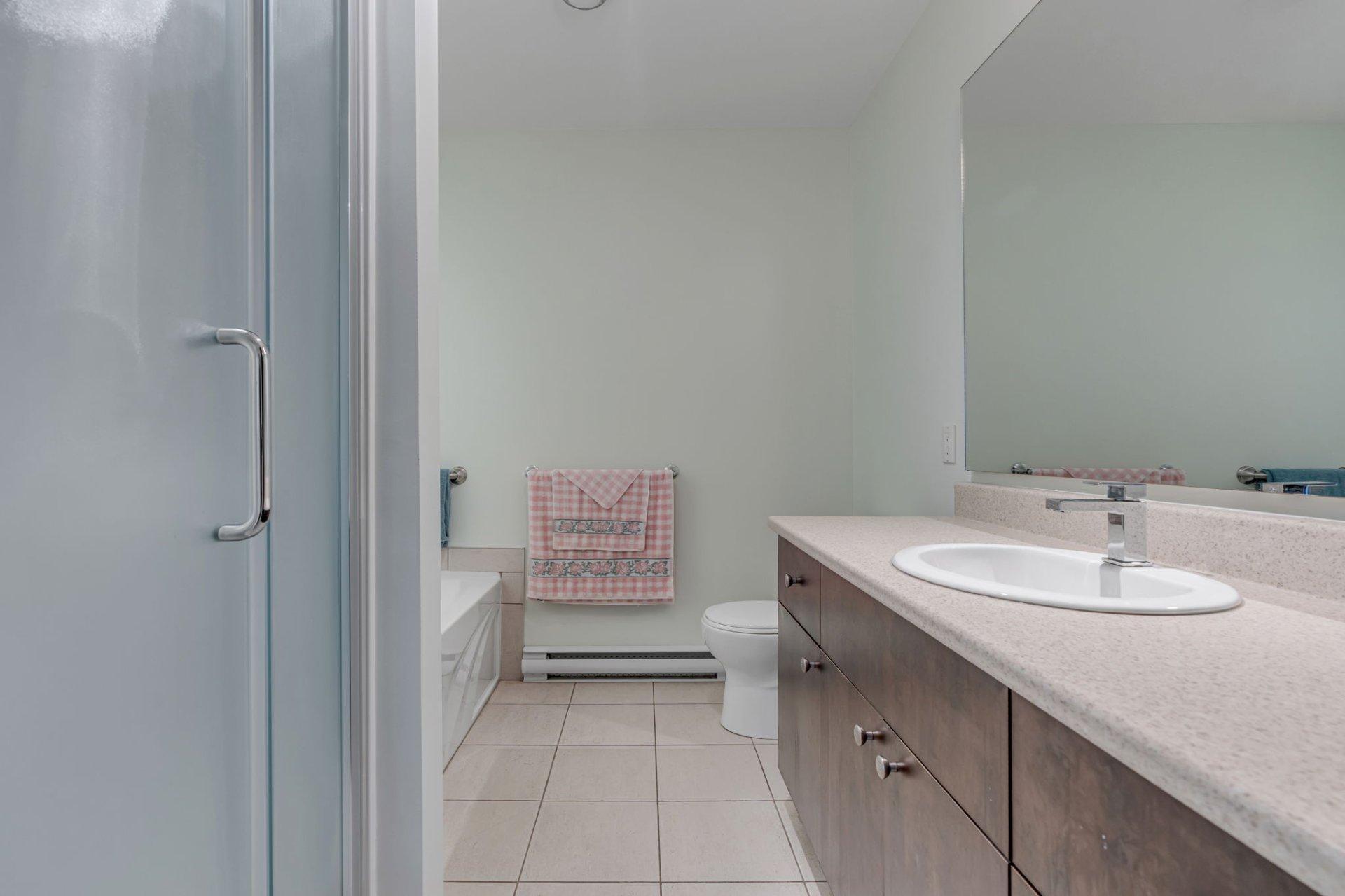 









234


Rue Commerciale

, 102,
Saint-Henri,




QC
G0R3E0

