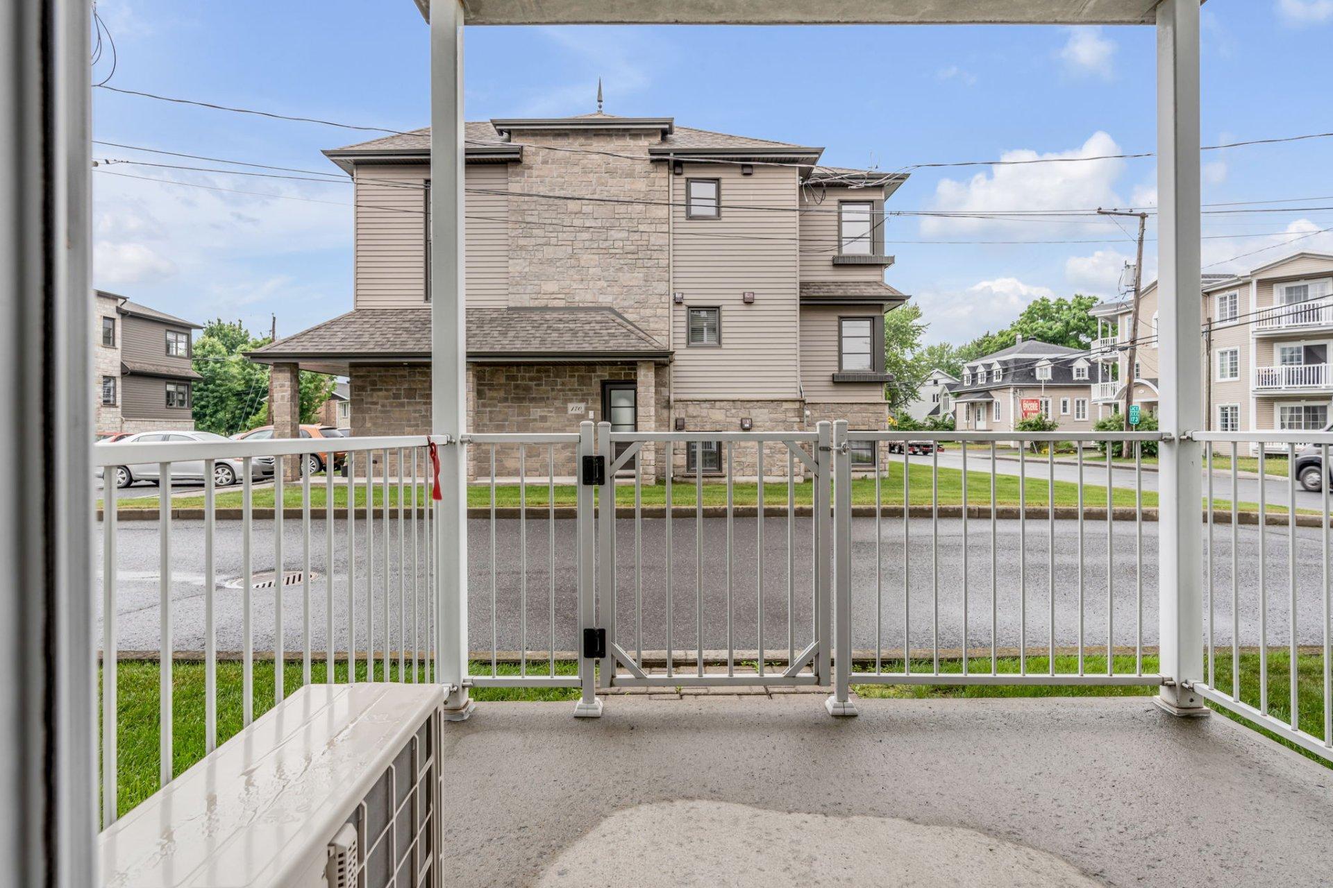 









234


Rue Commerciale

, 102,
Saint-Henri,




QC
G0R3E0

