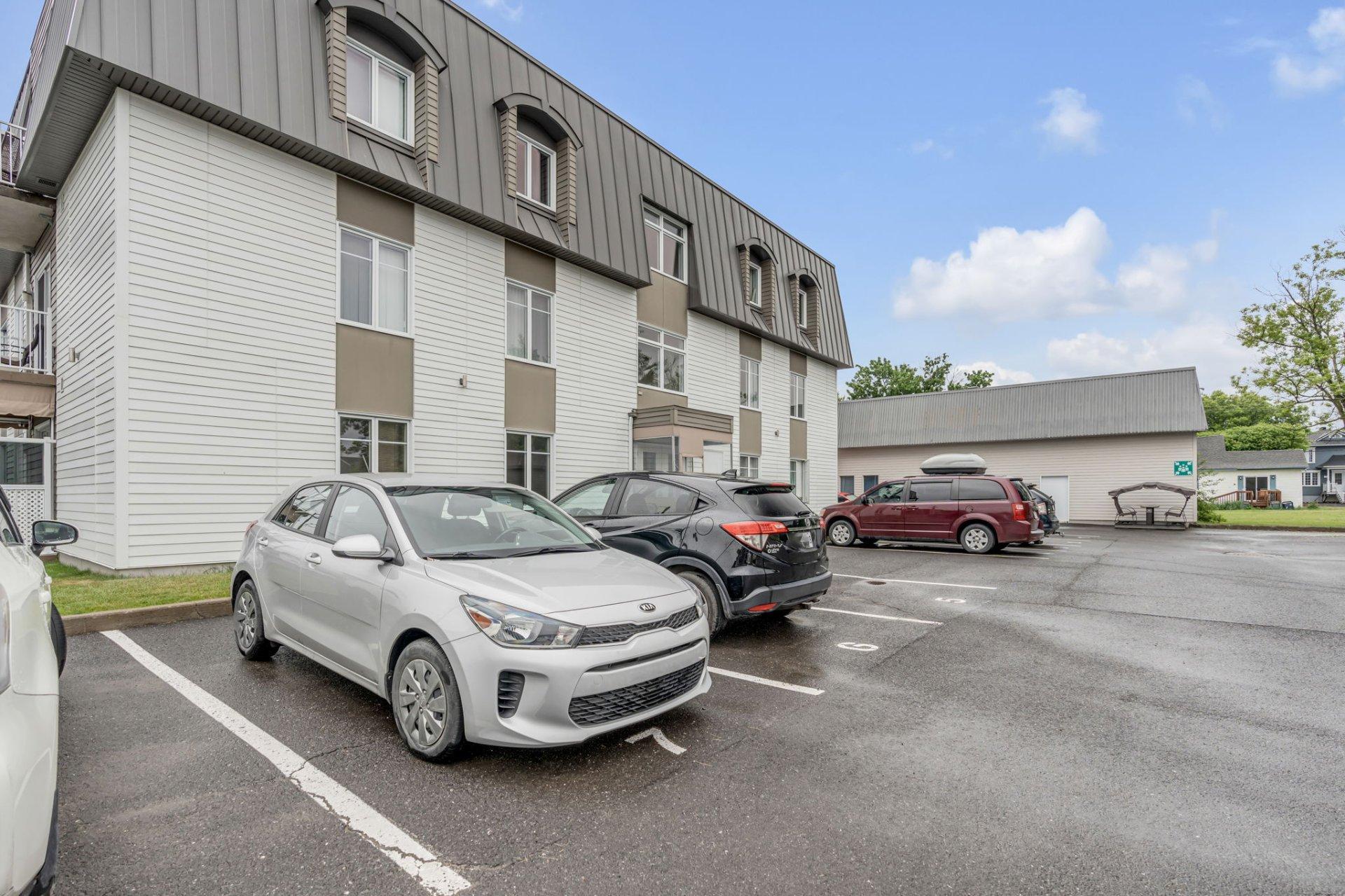 









234


Rue Commerciale

, 102,
Saint-Henri,




QC
G0R3E0

