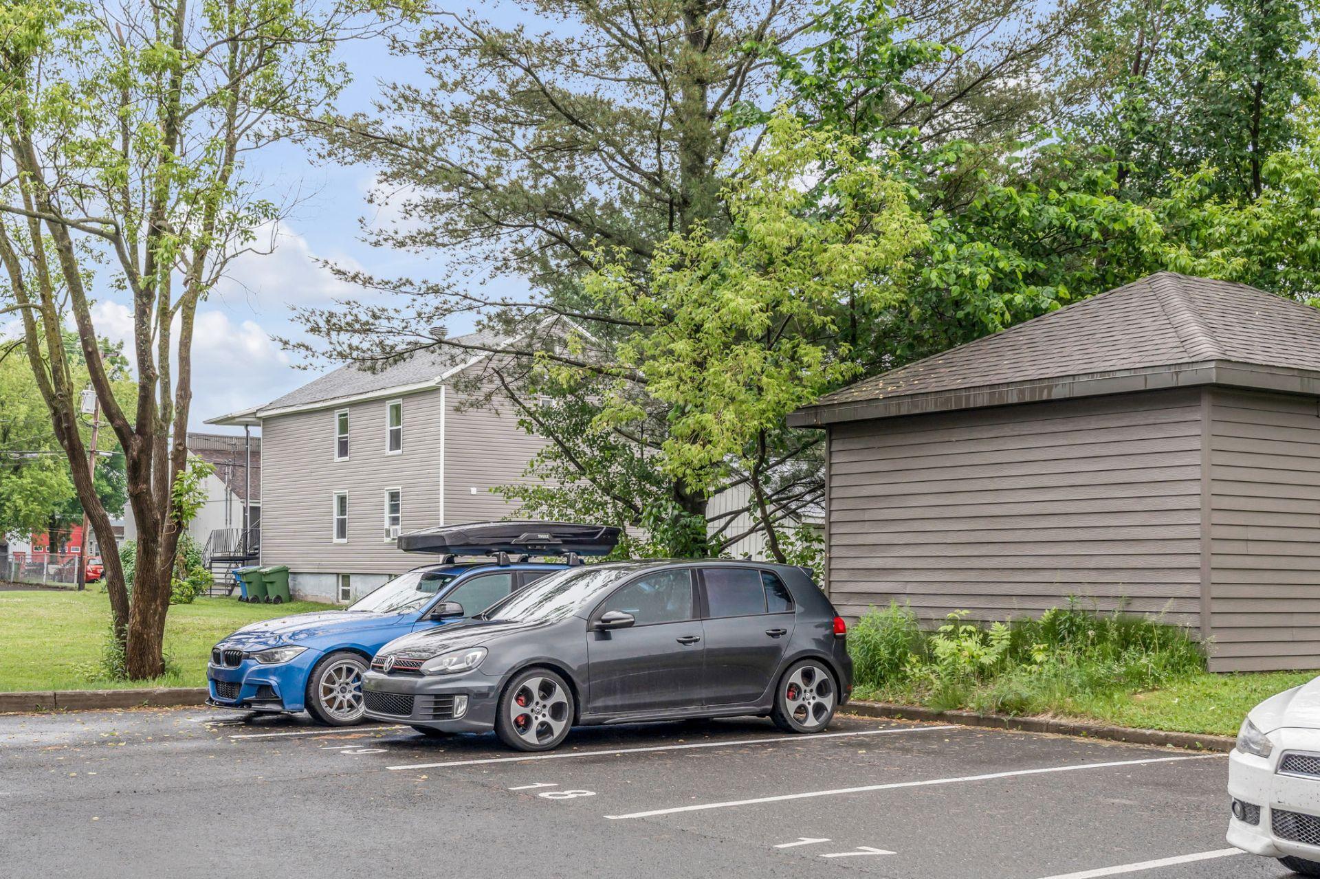 









234


Rue Commerciale

, 102,
Saint-Henri,




QC
G0R3E0


