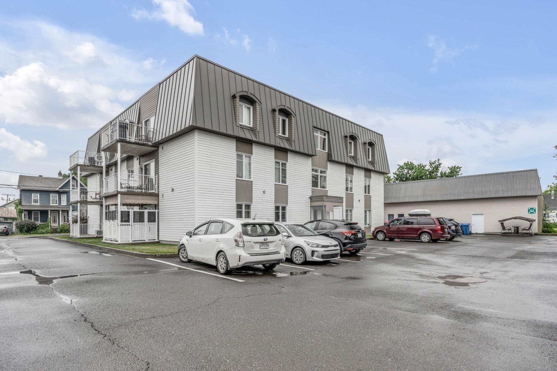 









234


Rue Commerciale

, 102,
Saint-Henri,




QC
G0R3E0

