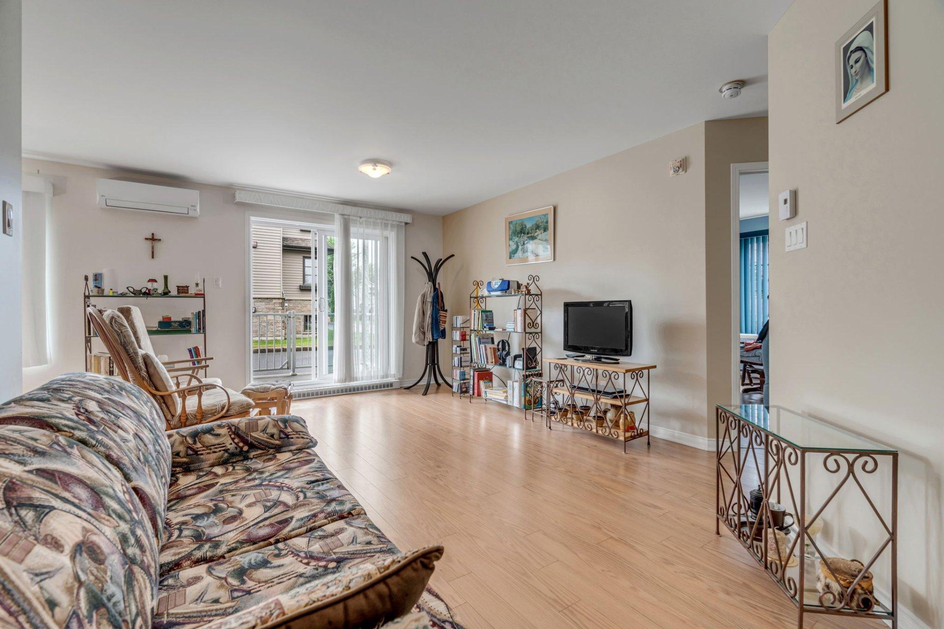 









234


Rue Commerciale

, 102,
Saint-Henri,




QC
G0R3E0

