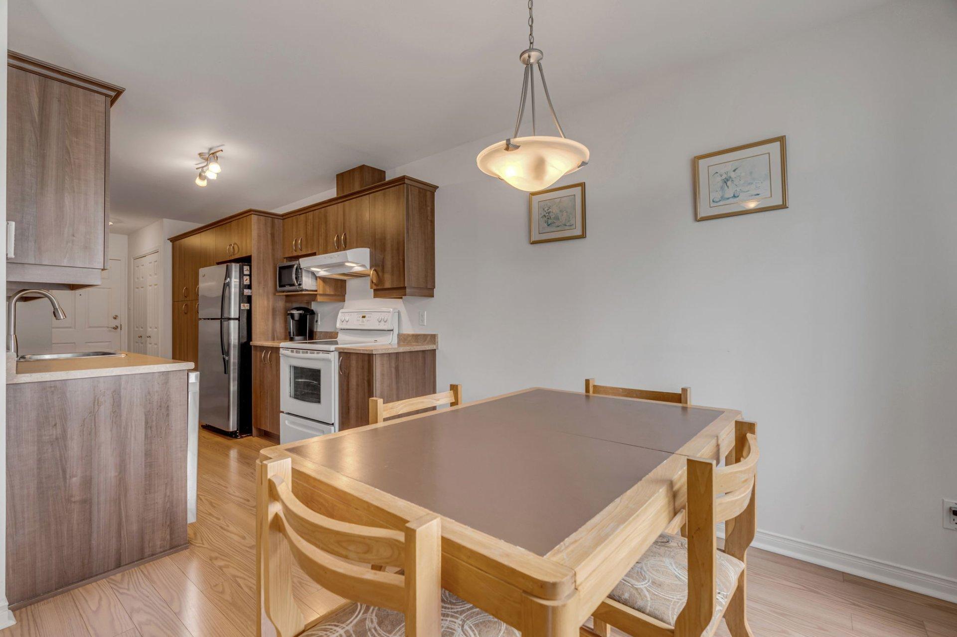 









234


Rue Commerciale

, 102,
Saint-Henri,




QC
G0R3E0

