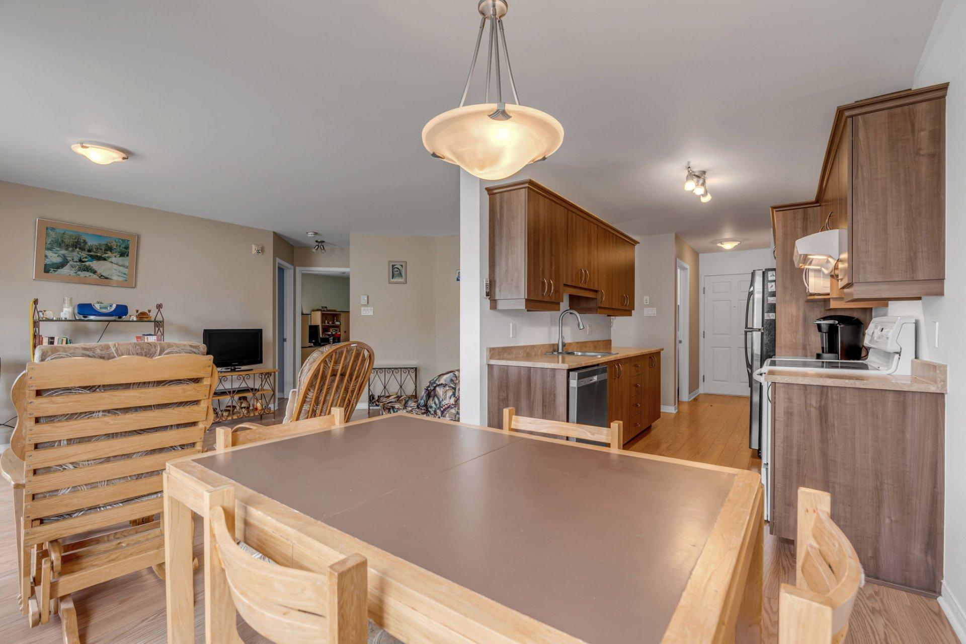 









234


Rue Commerciale

, 102,
Saint-Henri,




QC
G0R3E0

