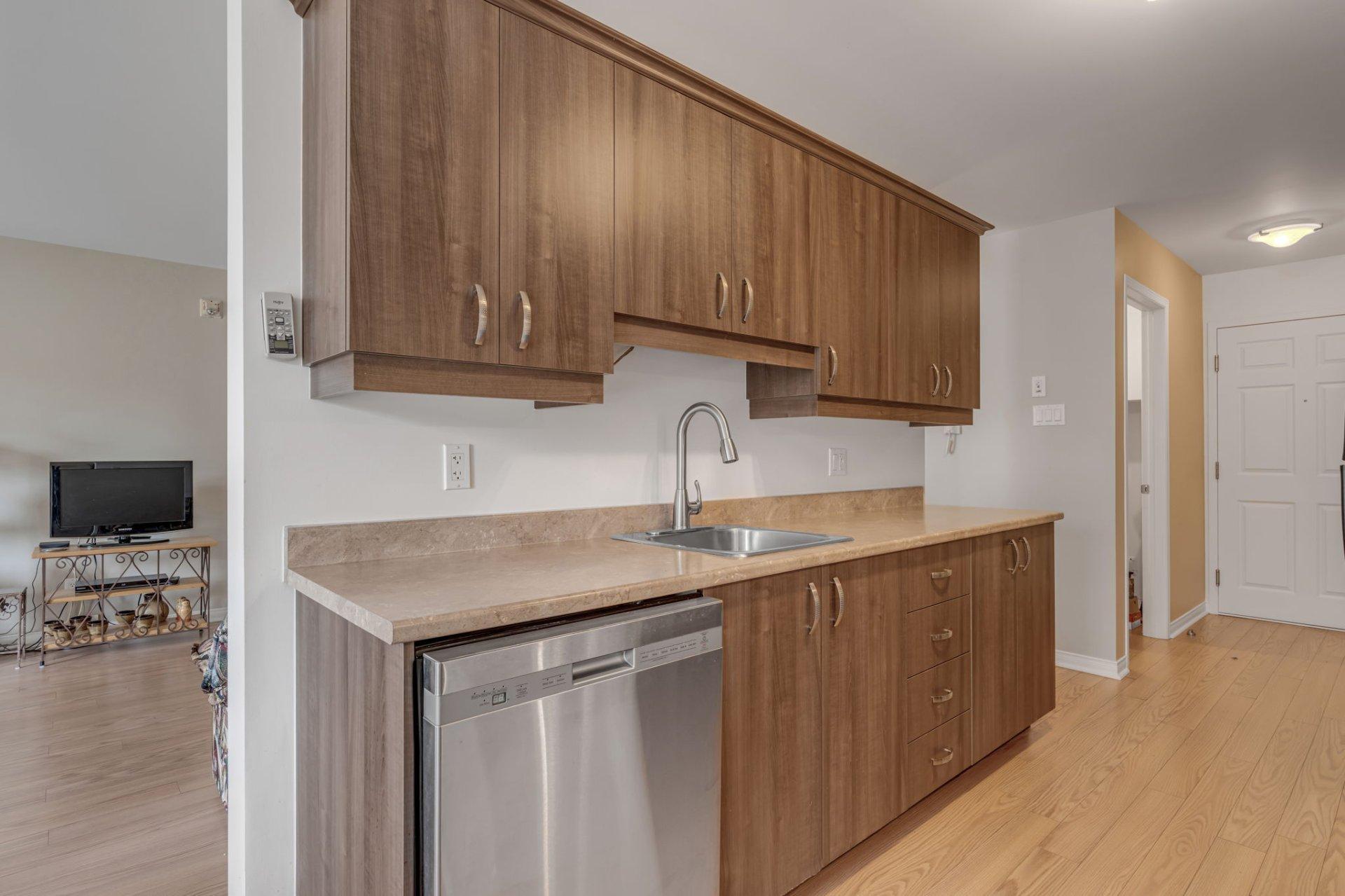 









234


Rue Commerciale

, 102,
Saint-Henri,




QC
G0R3E0


