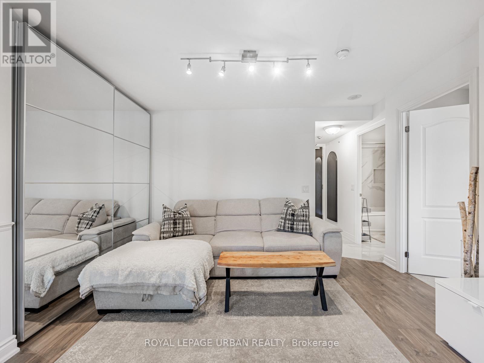 












202 - 1103 LESLIE STREET

,
Toronto,




Ontario
M3C4G8

