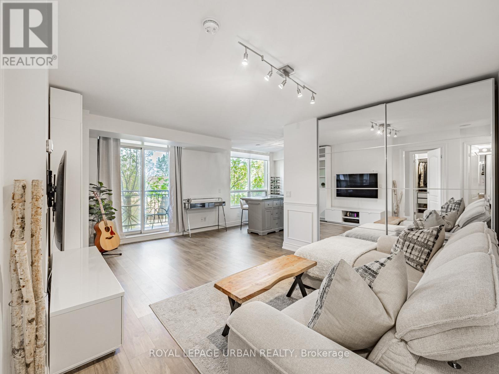 












202 - 1103 LESLIE STREET

,
Toronto,




Ontario
M3C4G8

