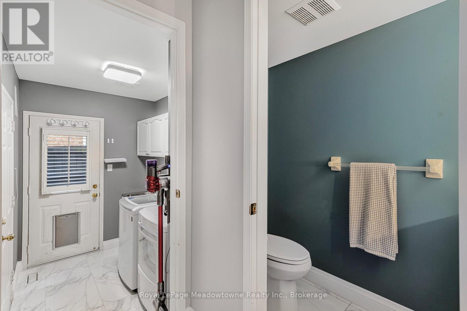 












1235 FIELD DRIVE

,
Milton (CL Clarke),




Ontario
L9T6G4

