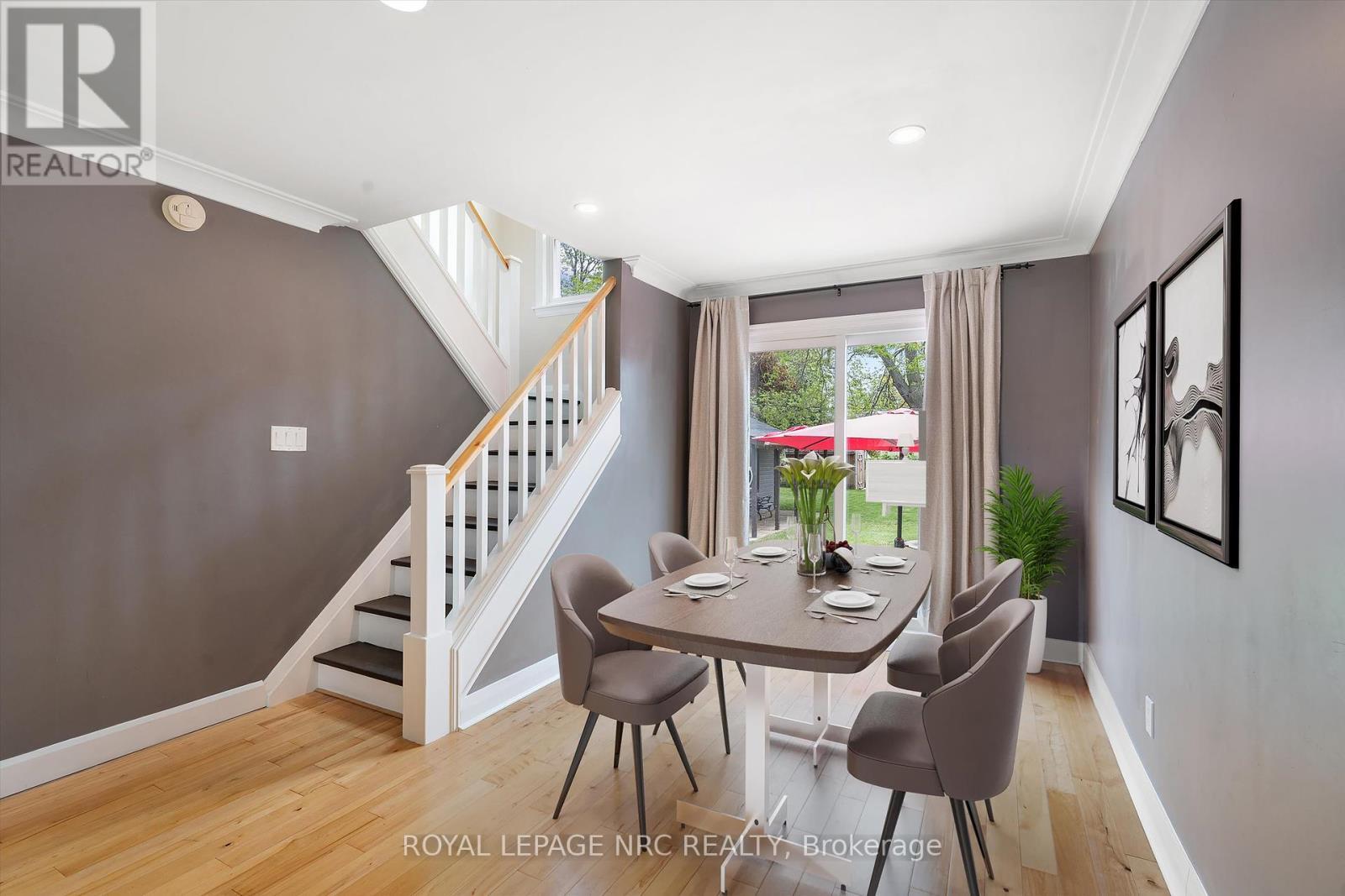 












77 BAYVIEW DRIVE

,
St. Catharines (Port Dalhousie),




Ontario
L2N4Y7

